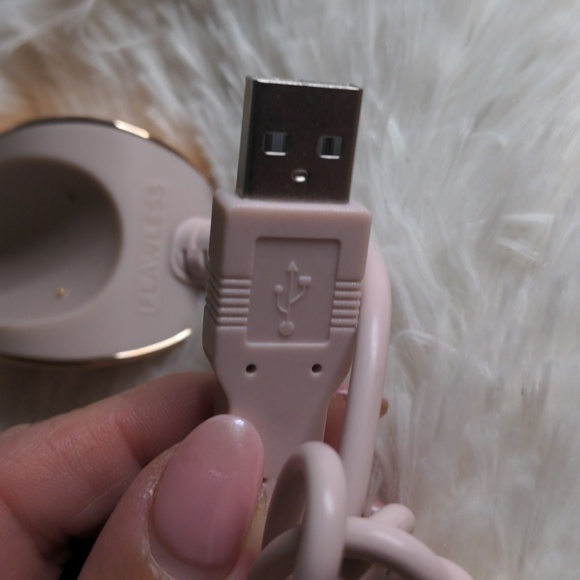 FLAWLESS face pore massager tool RECHARABLE Cordless - Picture 5 of 12